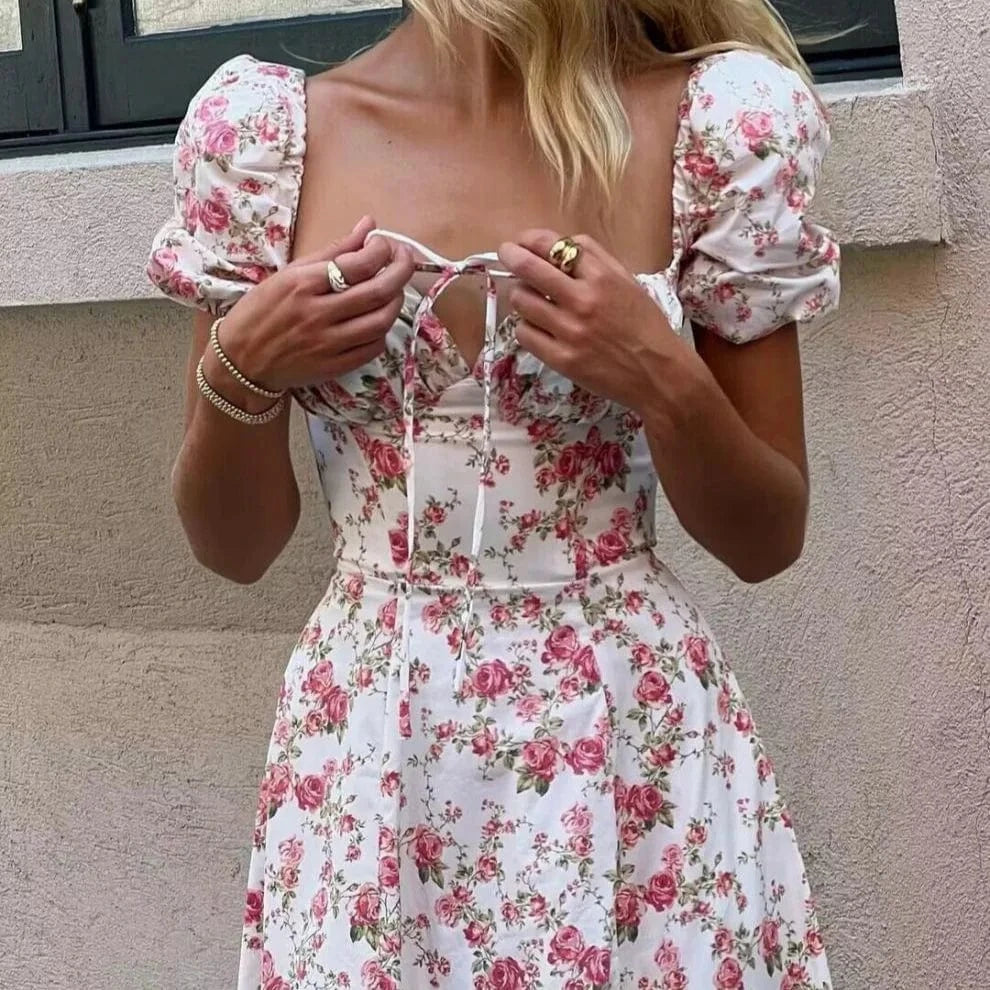 Robe fleurie col carré manches courtes