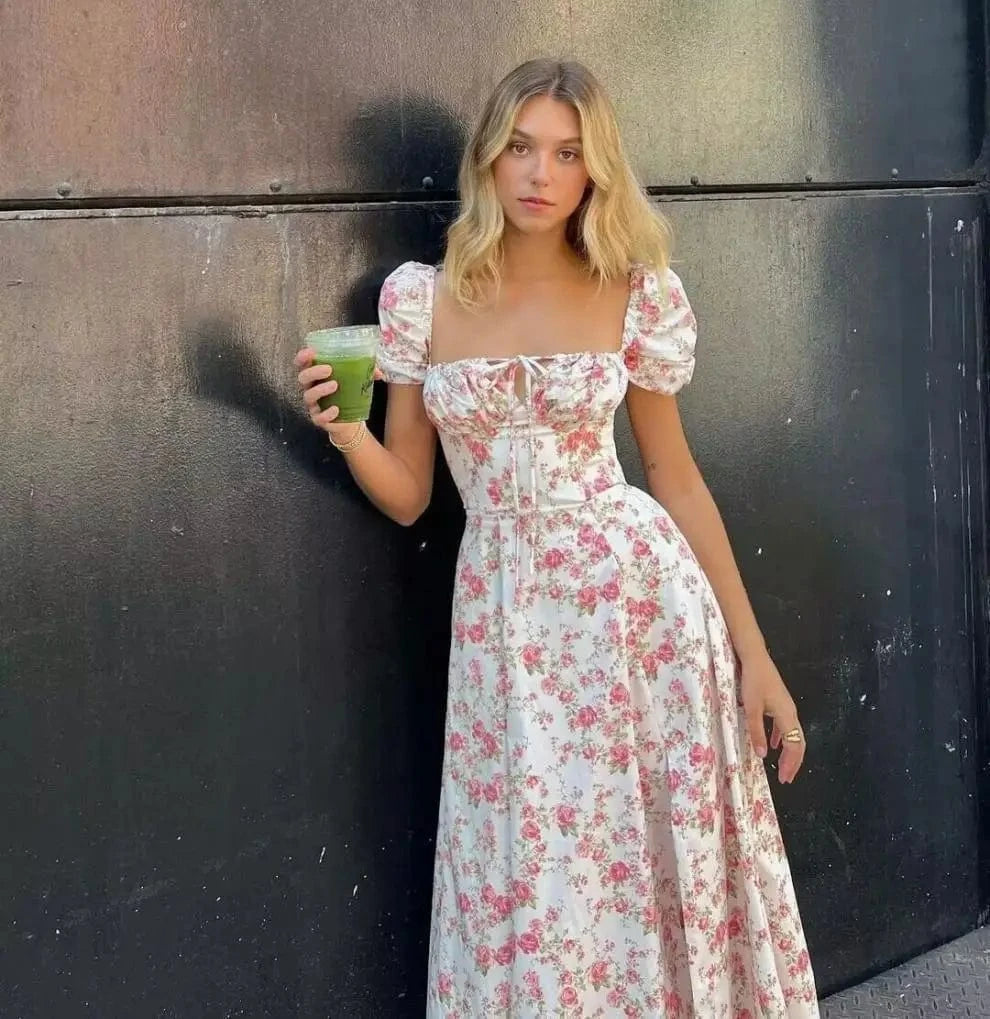 Robe fleurie col carré manches courtes