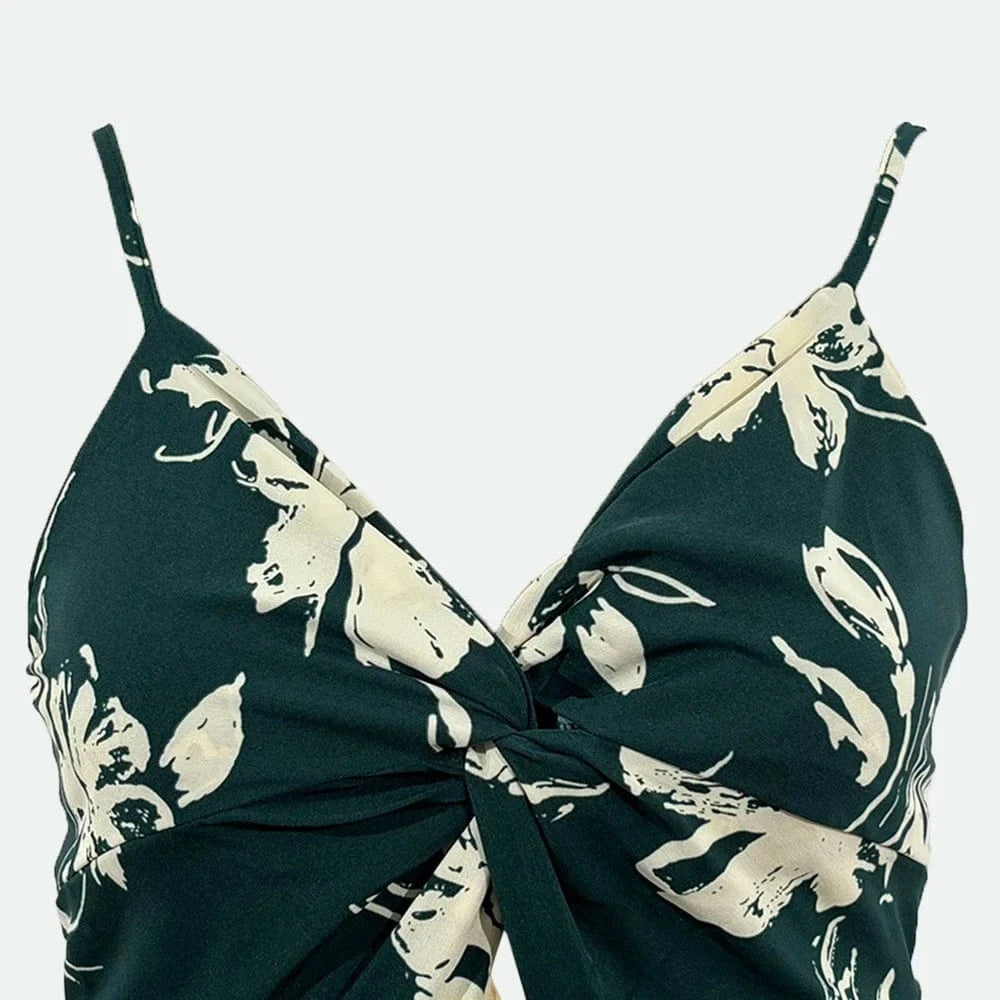 robe d’été fleurie courte évasée à bretelles, parfaite pour une occasion champêtre ou un mariage invité