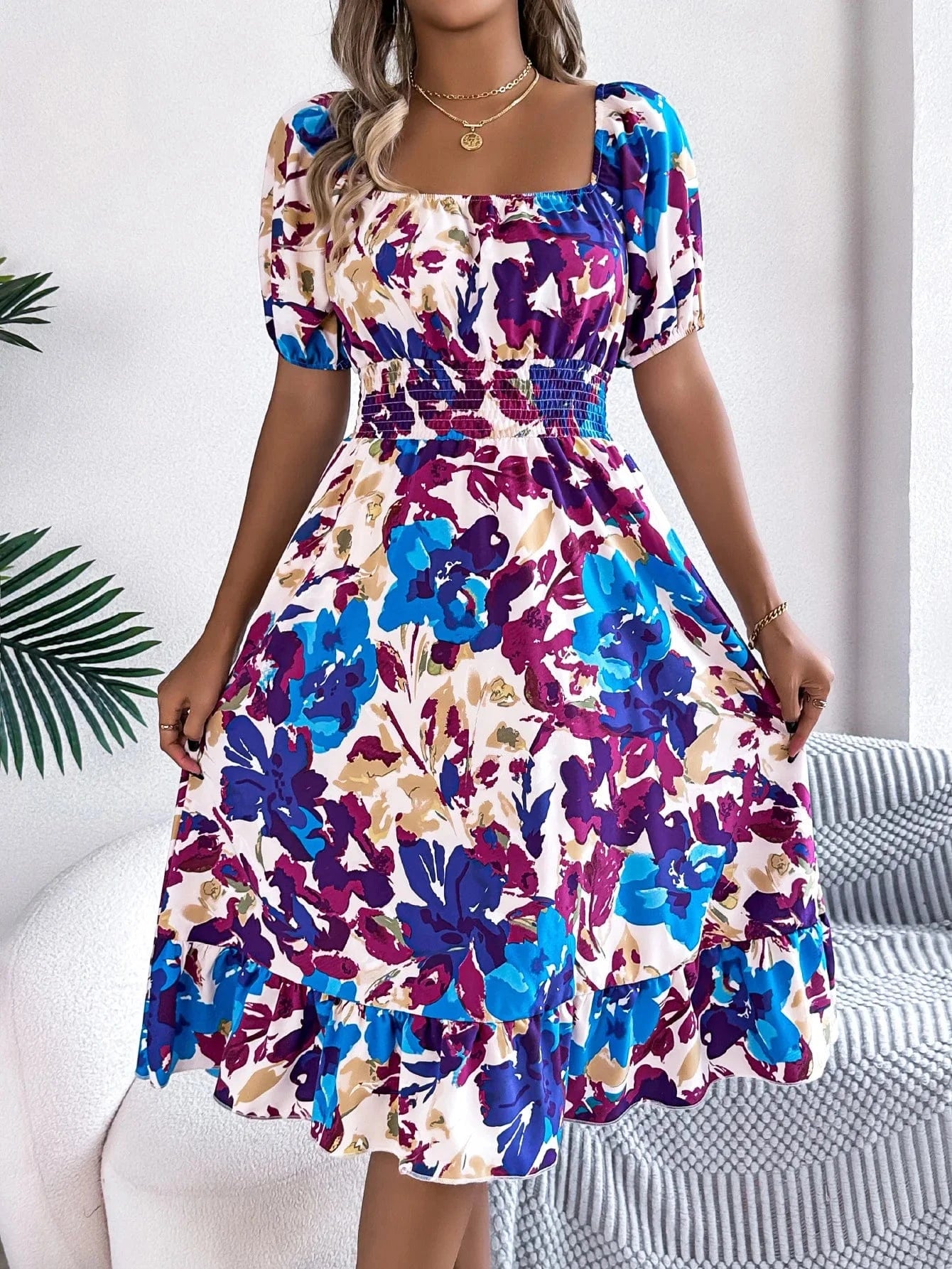 robe fleurie courte fluide épaules dénudées idéale pour un mariage d’été ou une soirée champêtre