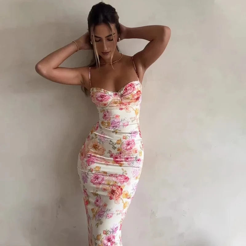 robe moulante sexy fleurie idéale pour l’été, silhouette ajustée pour un look féminin et tendance