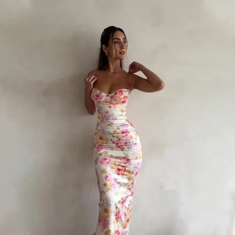 robe moulante sexy fleurie d’été avec imprimé floral, idéale pour une soirée estivale élégante