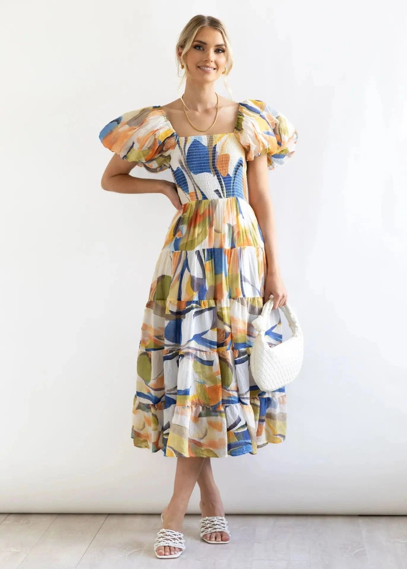 robe fleurie midi épaules dénudées pour été chic, parfaite pour un look bohème et féminin