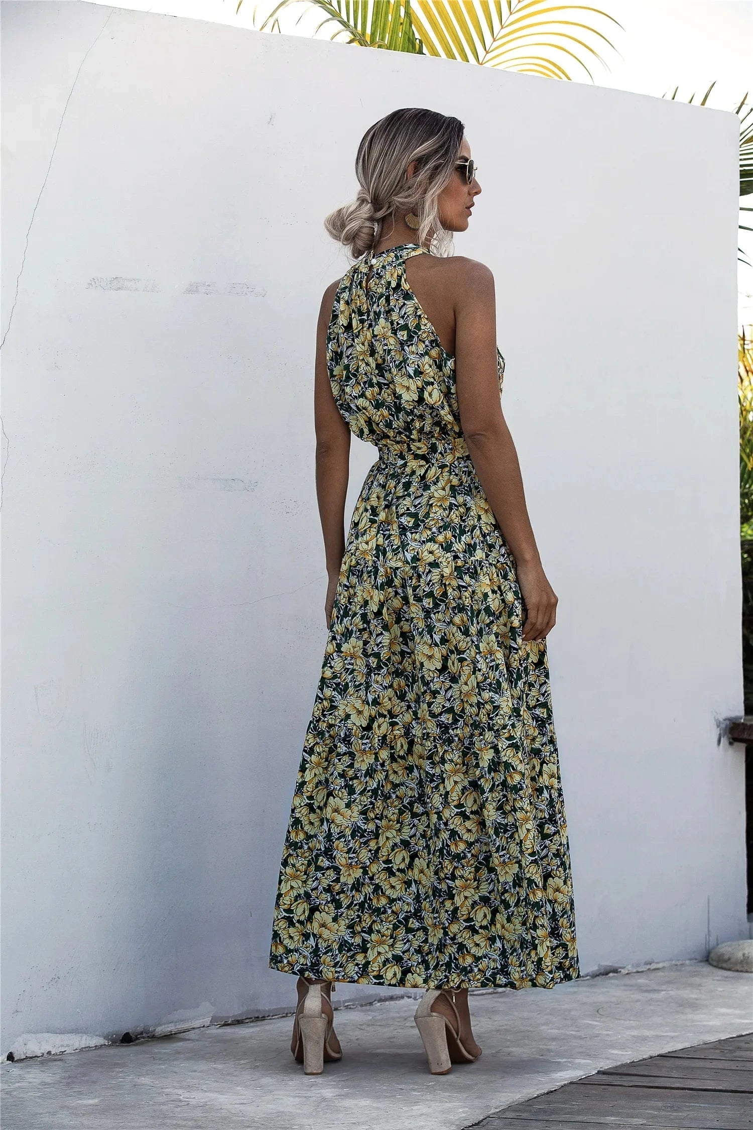 Robe fleurie multicolore longue sans manches