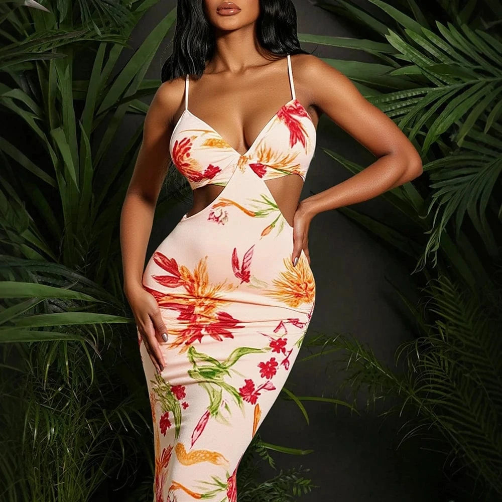 robe sexy fleurie longue pour soirée d'été avec bretelles fines et coupe flatteuse moderne
