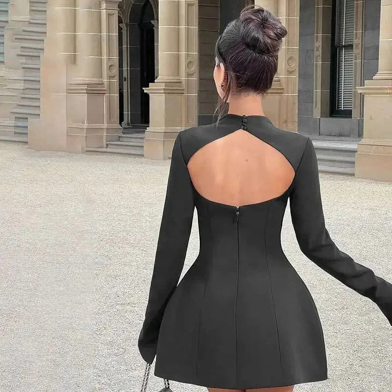 Robe habillée mini dos nu manches longues