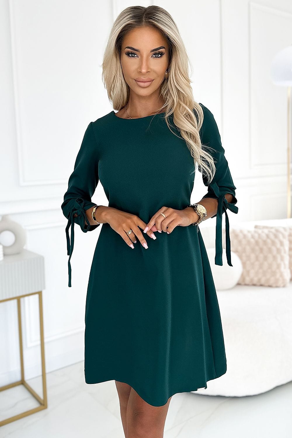 Robe de soirée chic verte manches longues élégante pour mariage invitée, longueur midi.