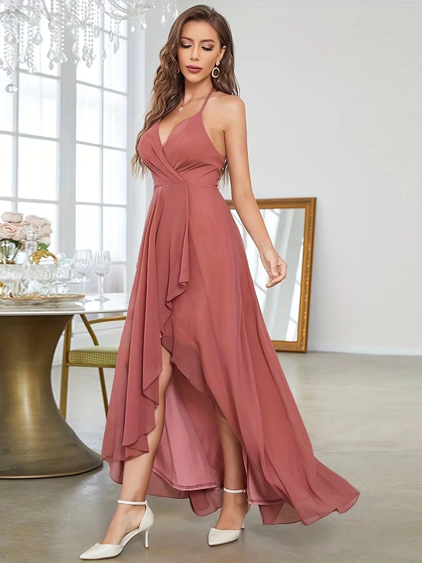 robe invitée mariage chic asymétrique longue décolleté une épaule vert sauge élégante et fluide