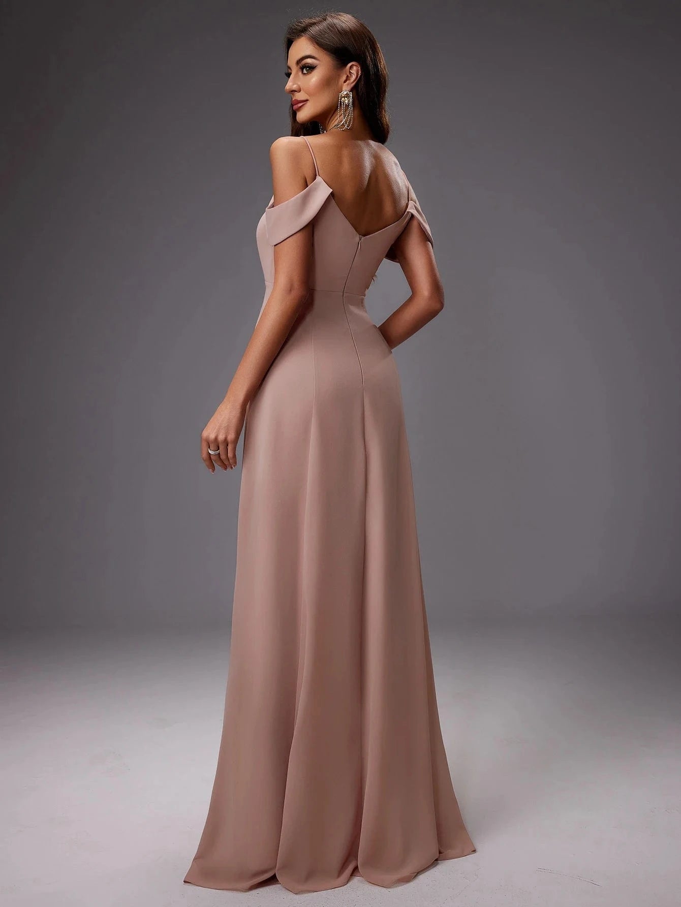 robe invitée mariage chic beige longue fluide femme élégante pour cérémonie été ou soirée raffinée