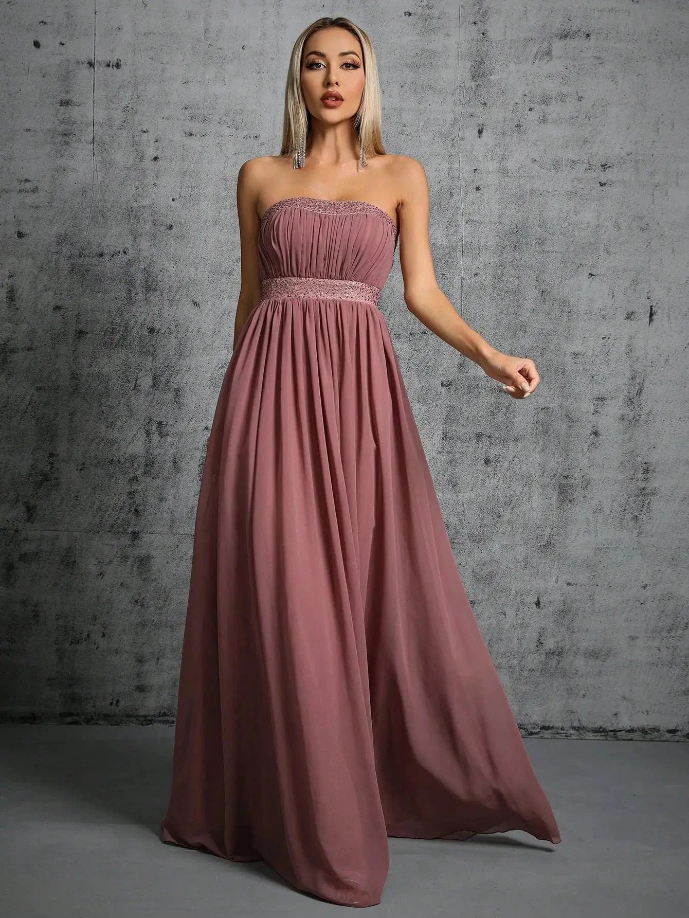 robe longue de mariage invitée chic couleur champagne style fluide silhouette trapèze élégante