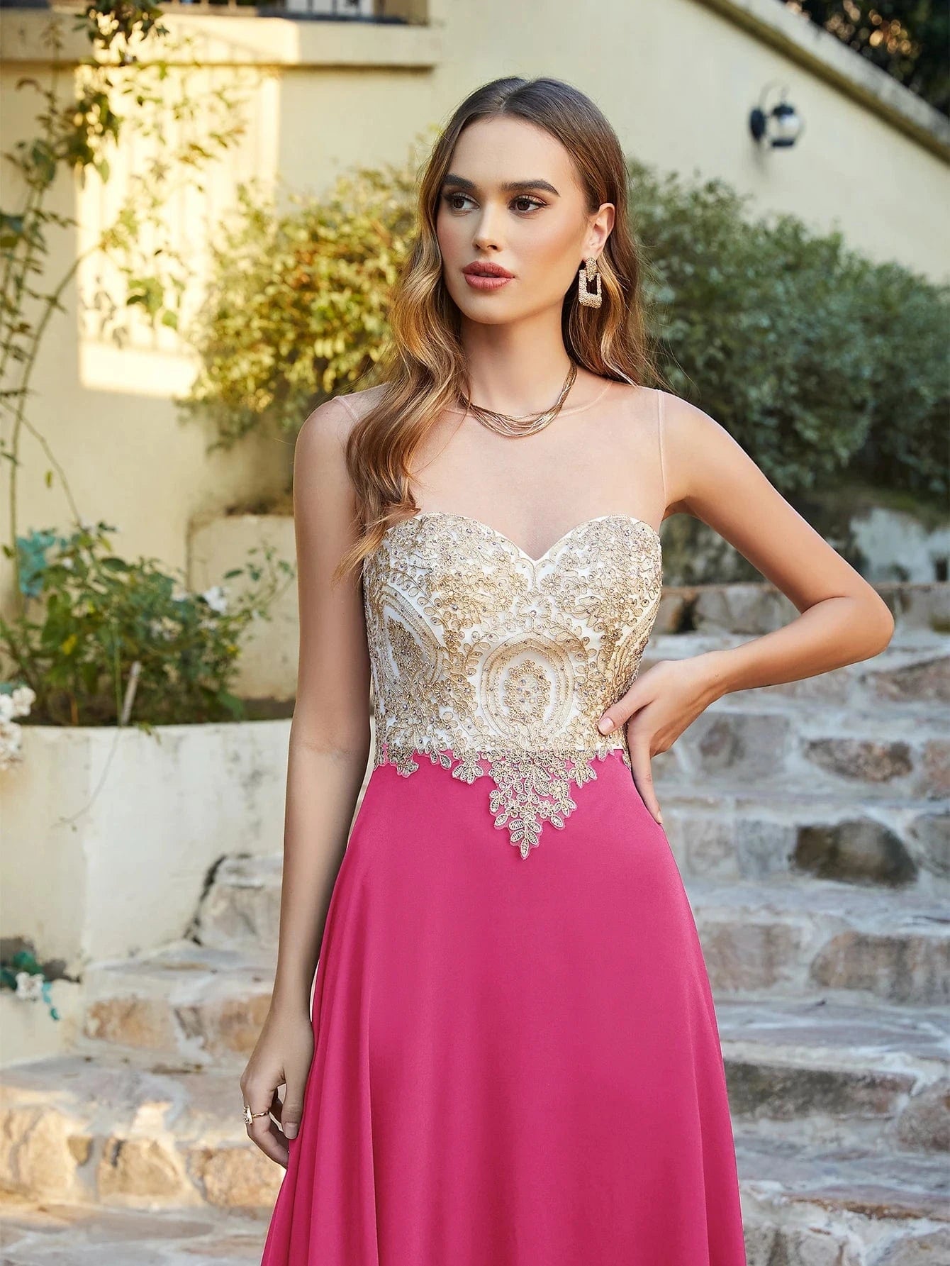 robe invitée mariage longue chic pour cérémonie élégante été coupe trapèze coloris rose poudré manches courtes