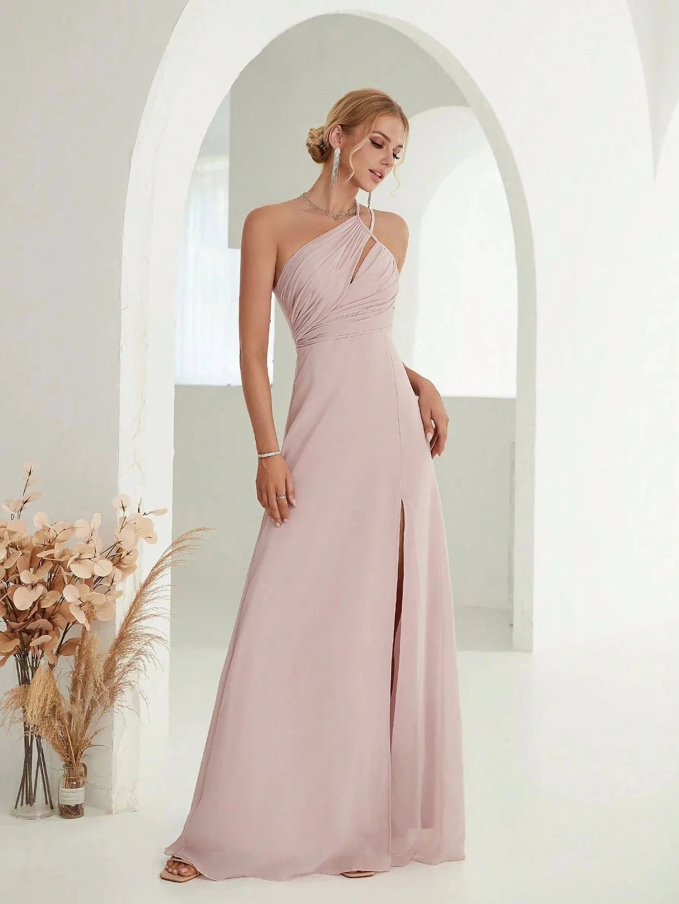 robe fluide chic pour mariage invitée fendue longue verte silhouette trapèze manches courtes