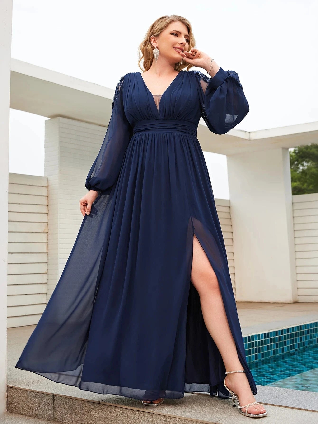 robe invitée mariage grande taille chic manches longues trapèze fluide couleur champagne élégante