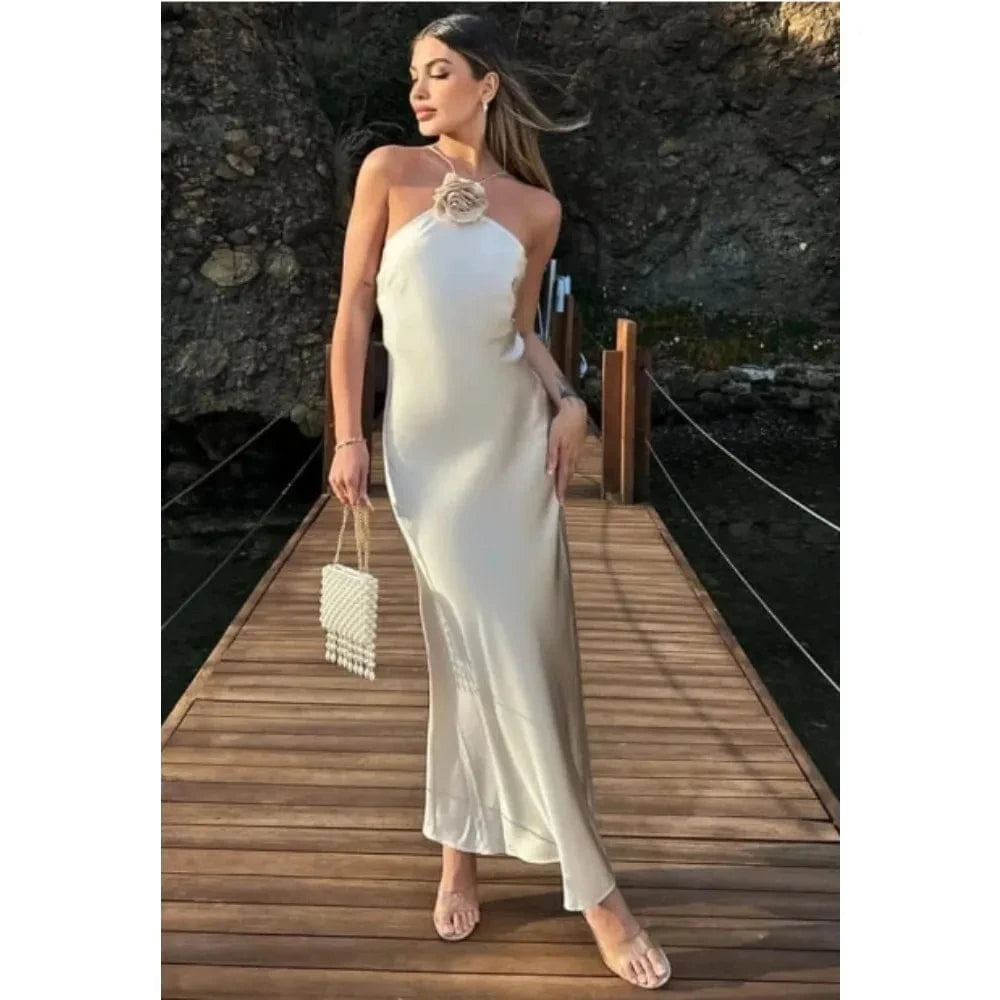 robe satinée longue dos nu pour mariage invité chic, coupe fluide et élégante pour cérémonie