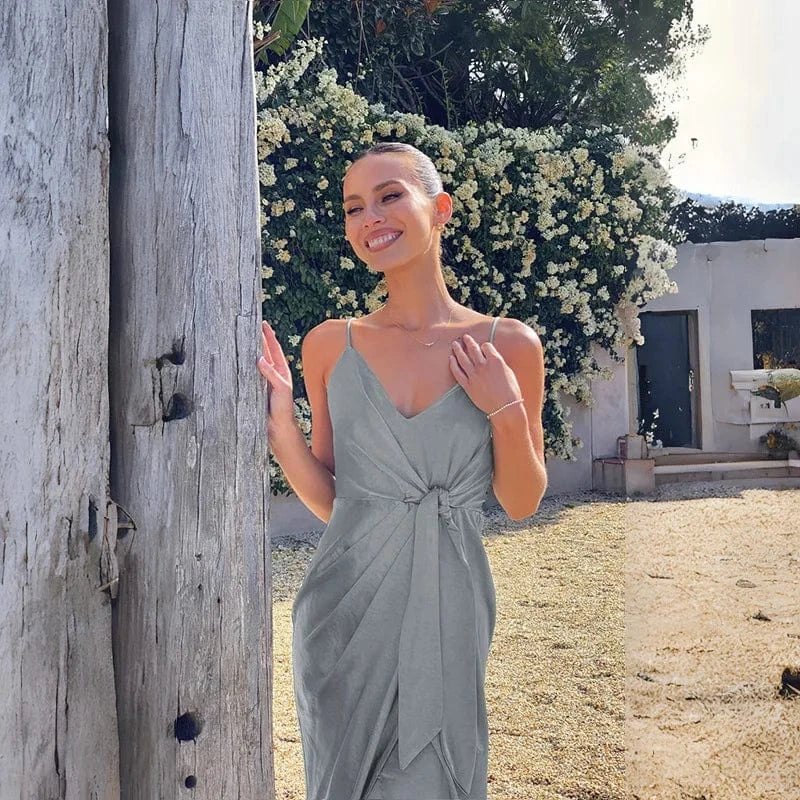 robe satinée longue pour mariage invité chic de printemps, coupe fluide couleur champagne élégante