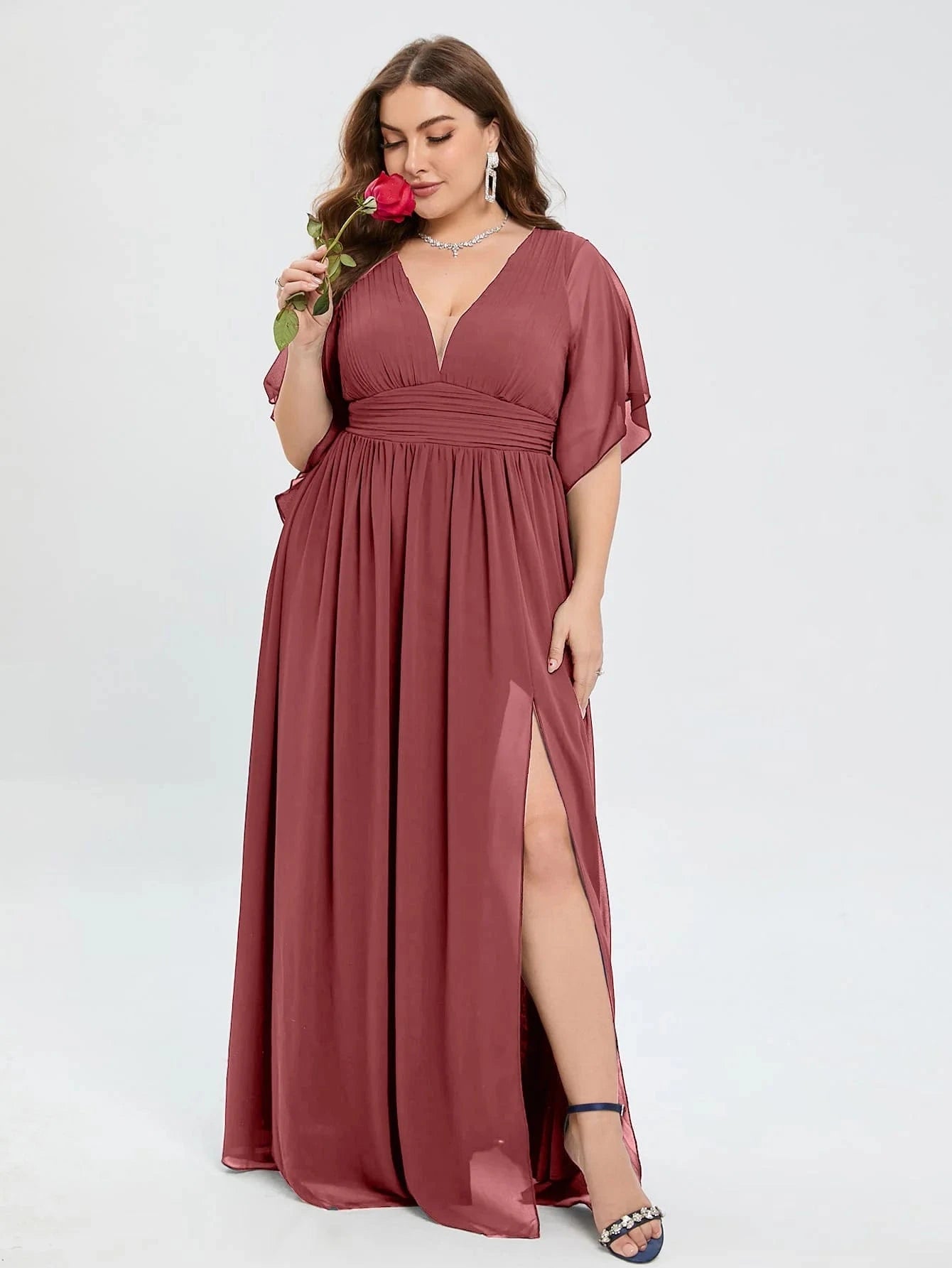 robe invitée mariage grande taille mauve rosé longue trapèze manches courtes élégante et fluide