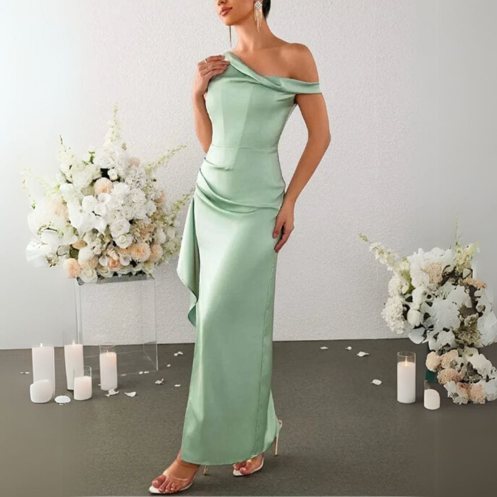 Robe invitée mariage grande taille chic vert sauge longue fluide femme épaules dénudées