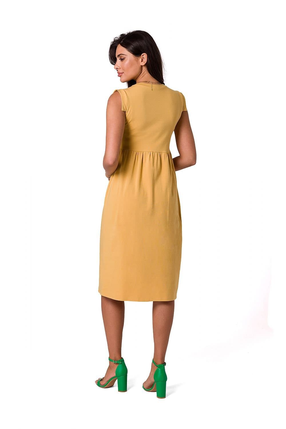 Robe jaune midi casual chic sans manches pour femme, idéale pour un style quotidien élégant ou évènements décontractés.