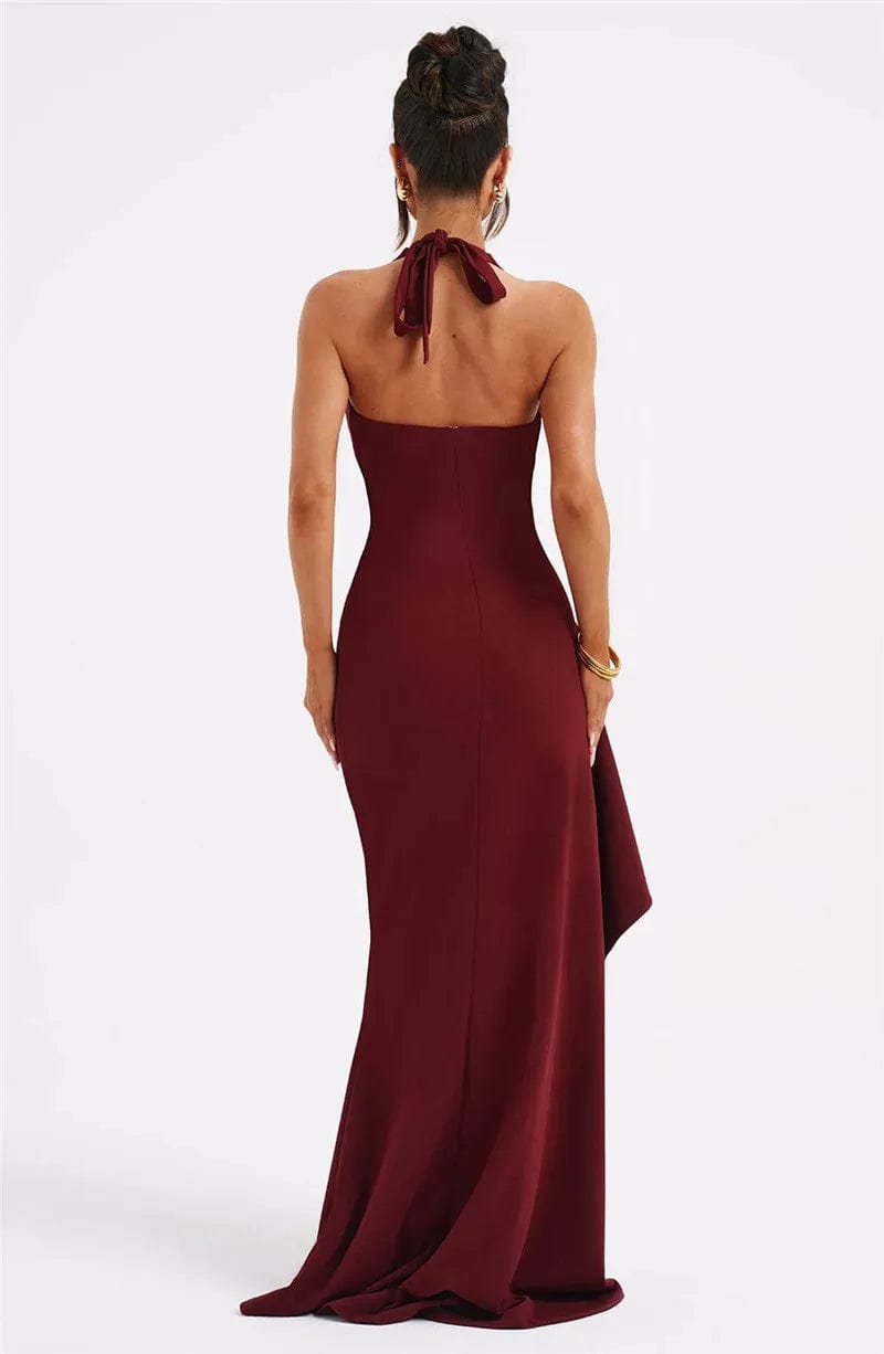Robe longue noire fendue élégante pour soirée cocktail, silhouette moulante avec dos nu, idéale pour un événement chic.