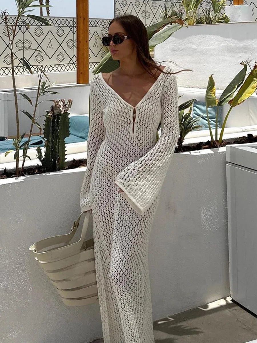Robe longue été en maille blanche avec manches longues idéale pour une soirée décontractée ou une balade à la plage, style bohème et chic.