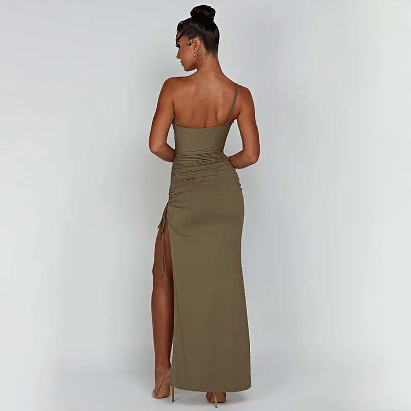 Robe longue verte terracotta fendue avec bretelles fines pour soirée ou événement cocktail grande taille.