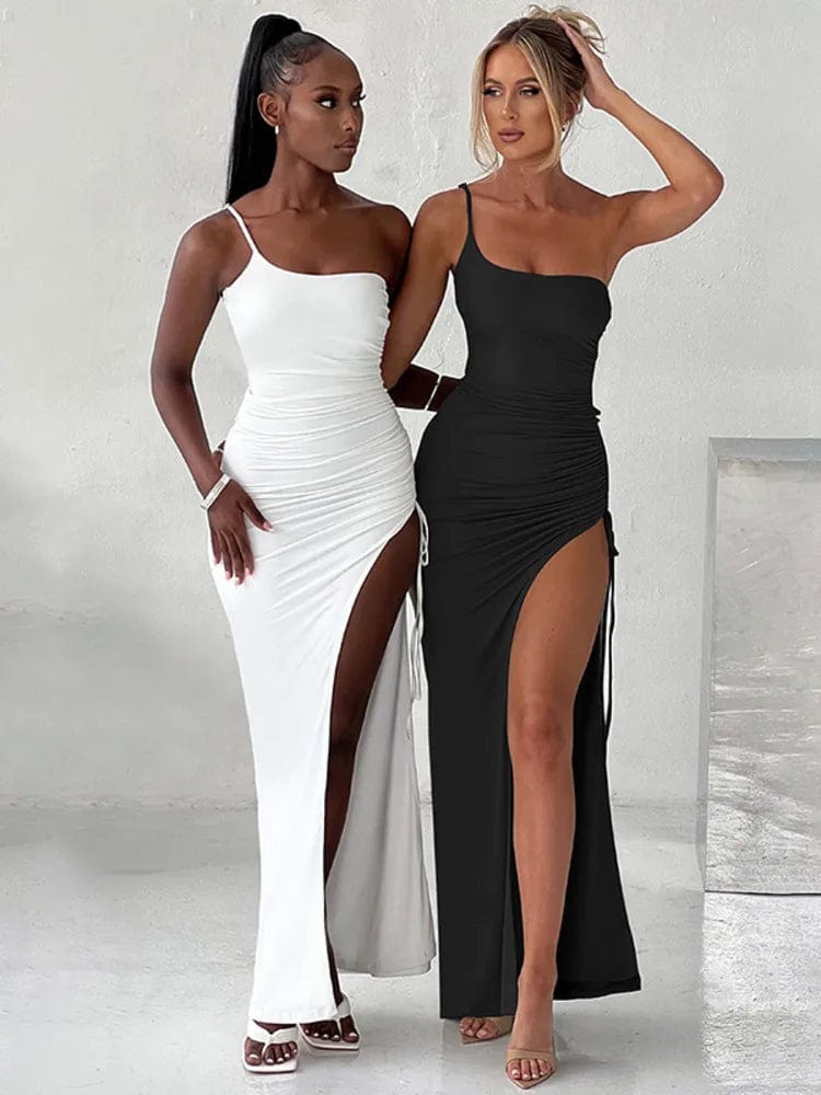 Robe longue fendue noire et blanche avec bretelle fine pour soirée chic, élégante et sexy, idéale pour gala ou cocktail.