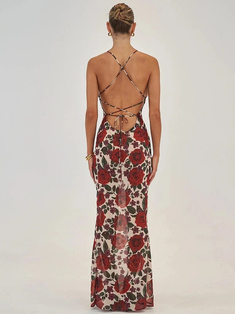 Robe longue imprimée de roses rouges idéale pour soirée, style dos nu, sans manches avec motif floral pour gala ou mariage.