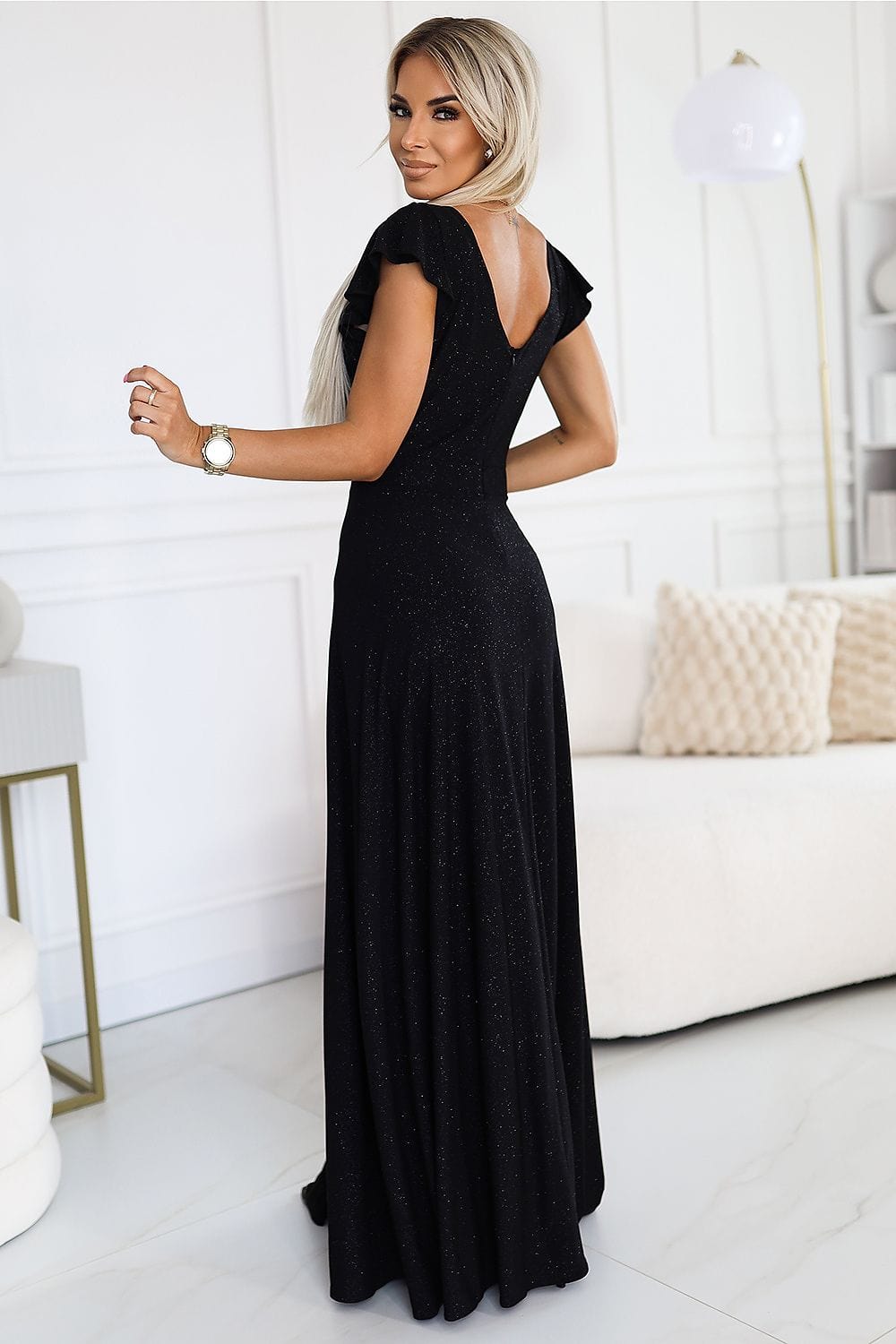 Robe longue noire soirée chic dos nu avec manches courtes, idéale pour un mariage ou un gala.