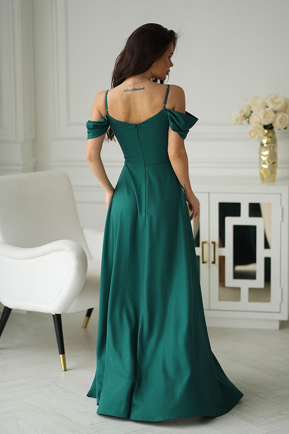 robe soirée mariage longue verte fendue chic silhouette droite sans manches élégante pour invitée