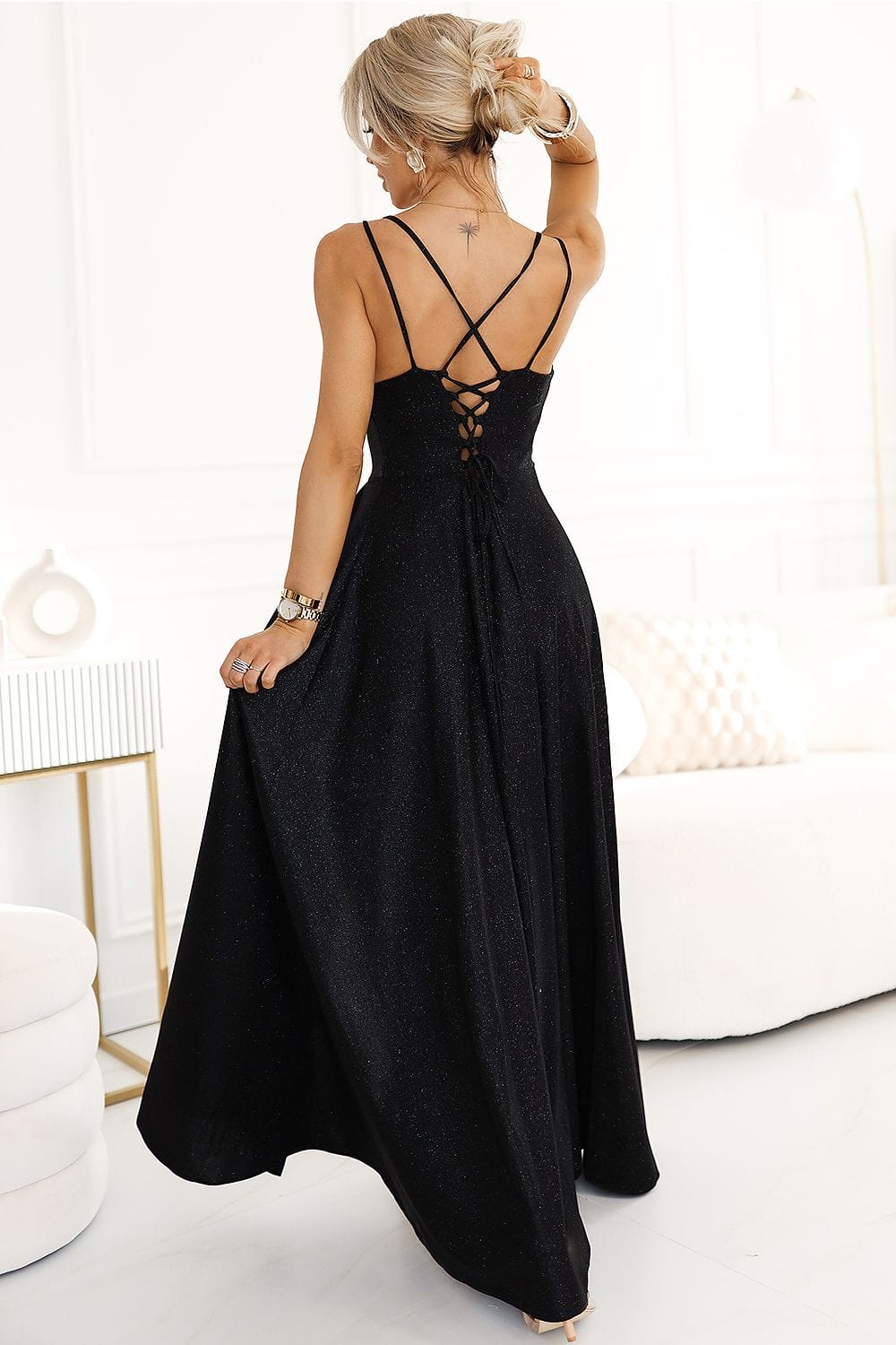 robe de soirée noire longue fendue chic scintillante pour gala ou mariage invitée élégante