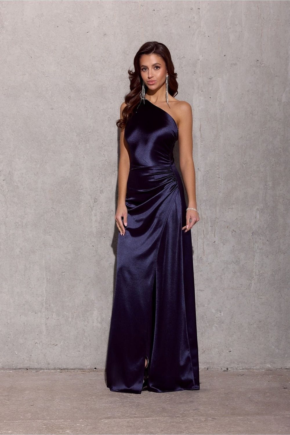 robe soirée chic longue fendue en satin pour cocktail élégant ou mariage invité sophistiqué