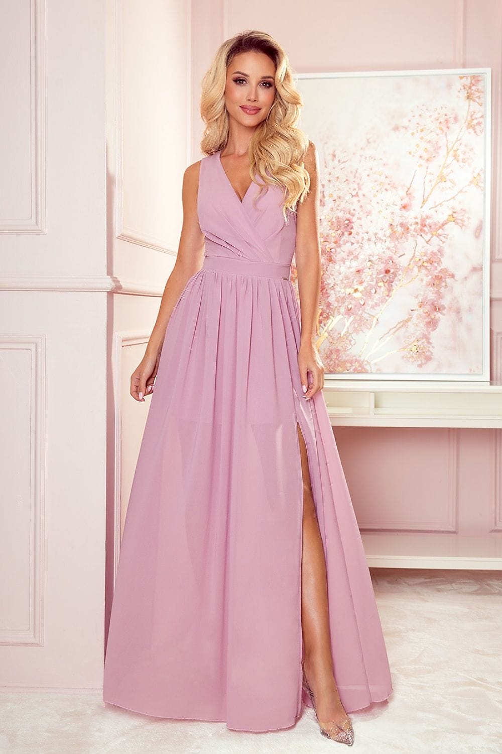 robe de soirée chic longue fluide pour mariage invitée avec silhouette trapèze et manches longues