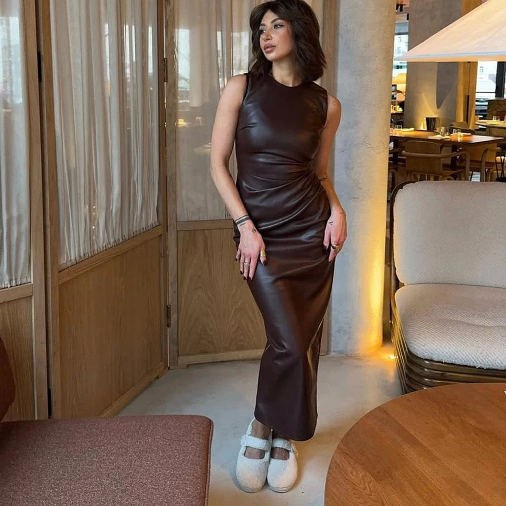 Robe longue sans manches en simili cuir