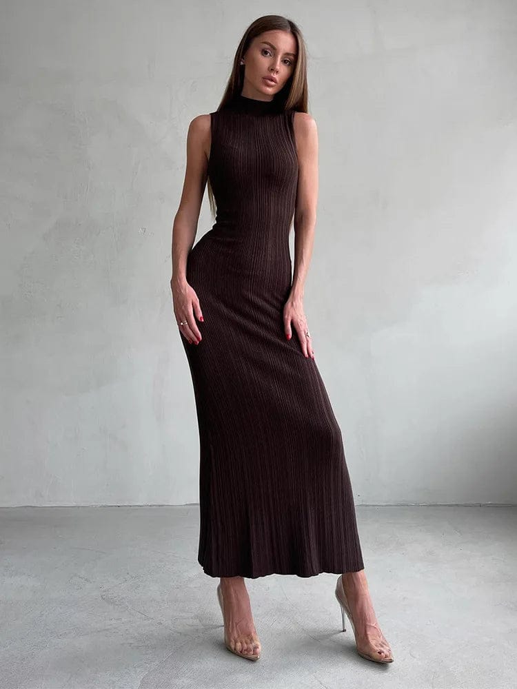 Robe de soirée chic moulante sans manches noire longue élégante pour cocktail ou gala.