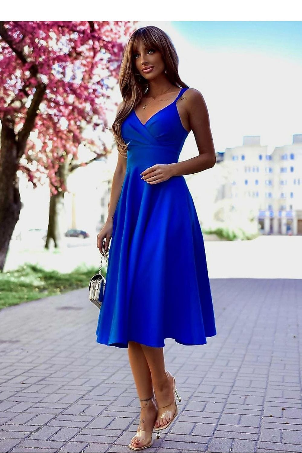 robe de cocktail midi chic évasée pour mariage invité, couleur rose poudré manches courtes élégante