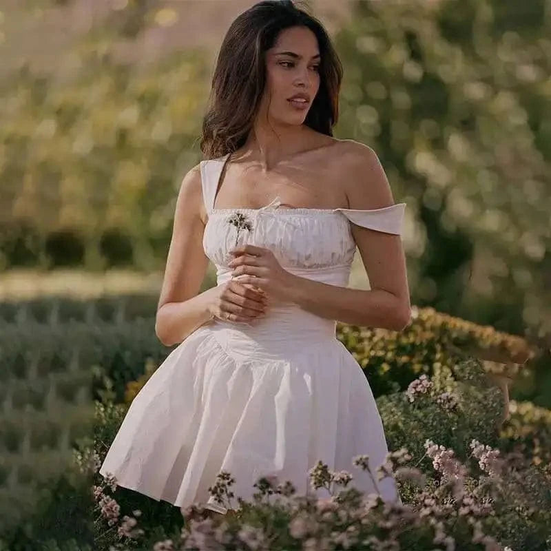 Robe mini blanche pour l'été