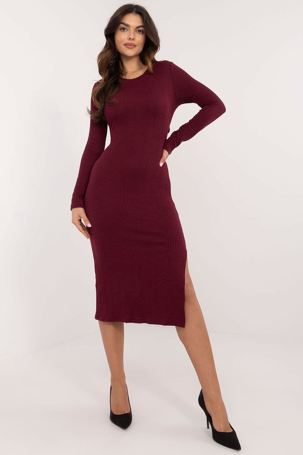 Robe de soirée chic moulante bordeaux longue manches longues élégante pour occasions spéciales.
