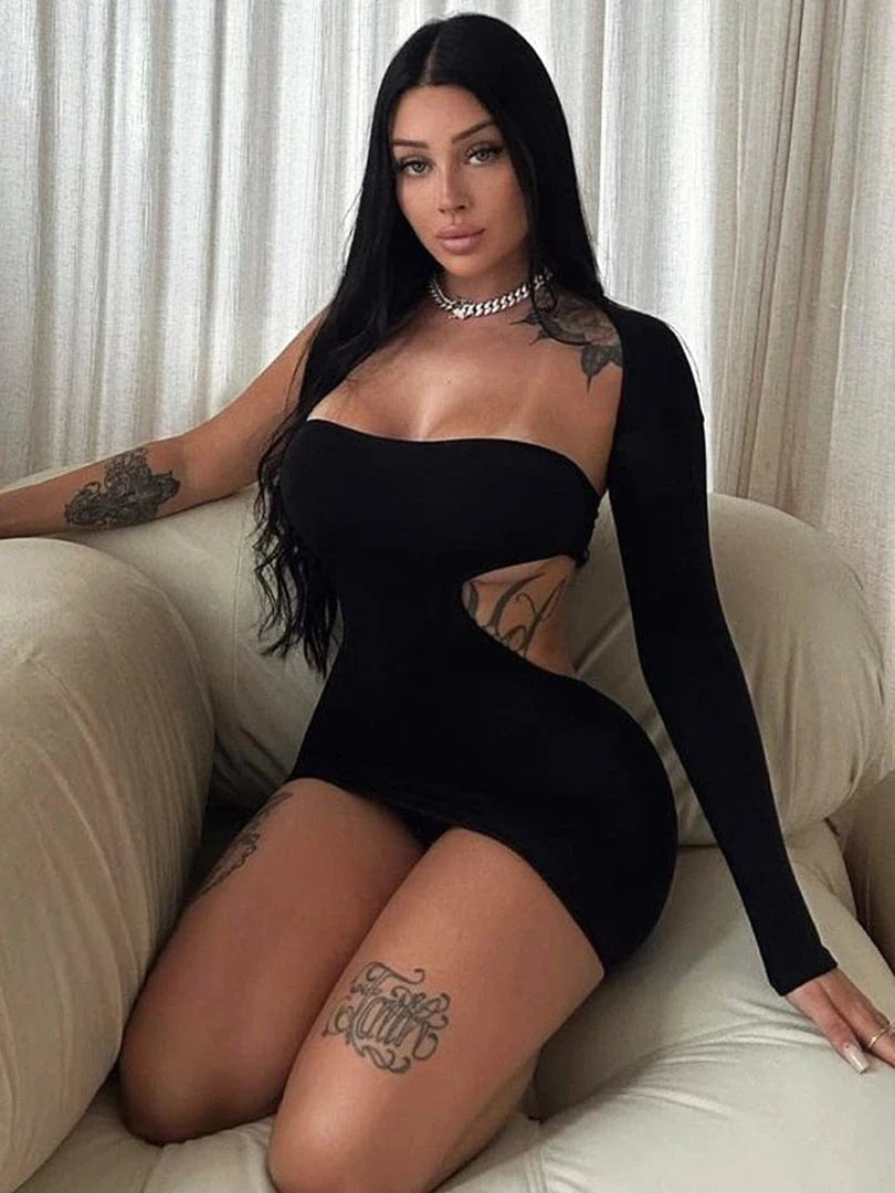 Robe sexy noire courte à une manche longue