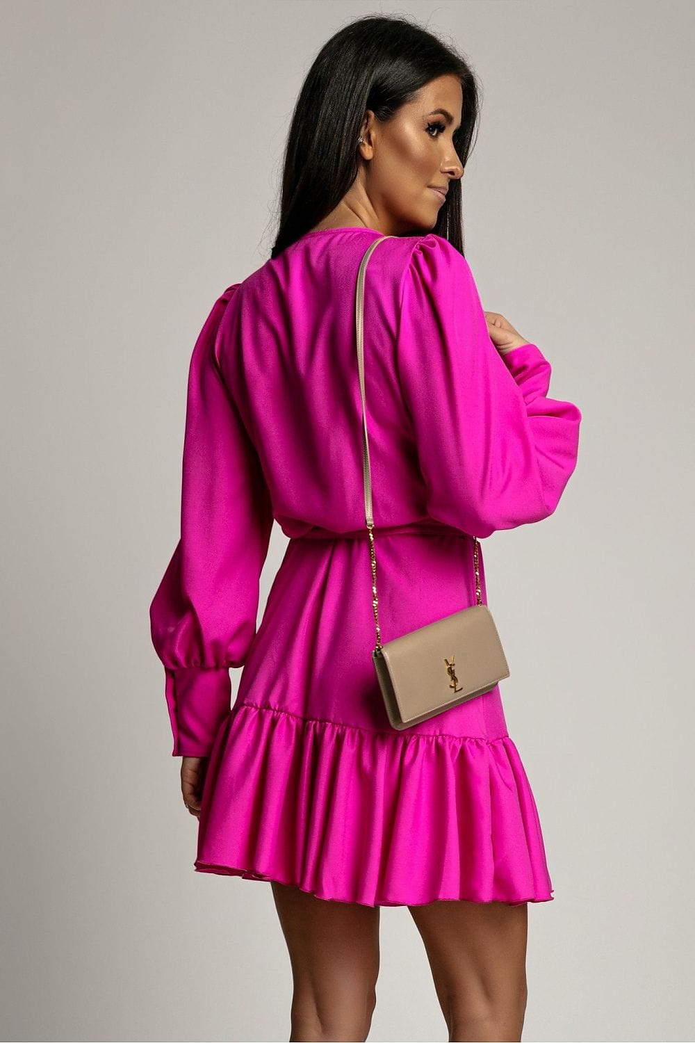 robe cocktail courte manches longues bouffantes pour soirée chic ou mariage invité élégant