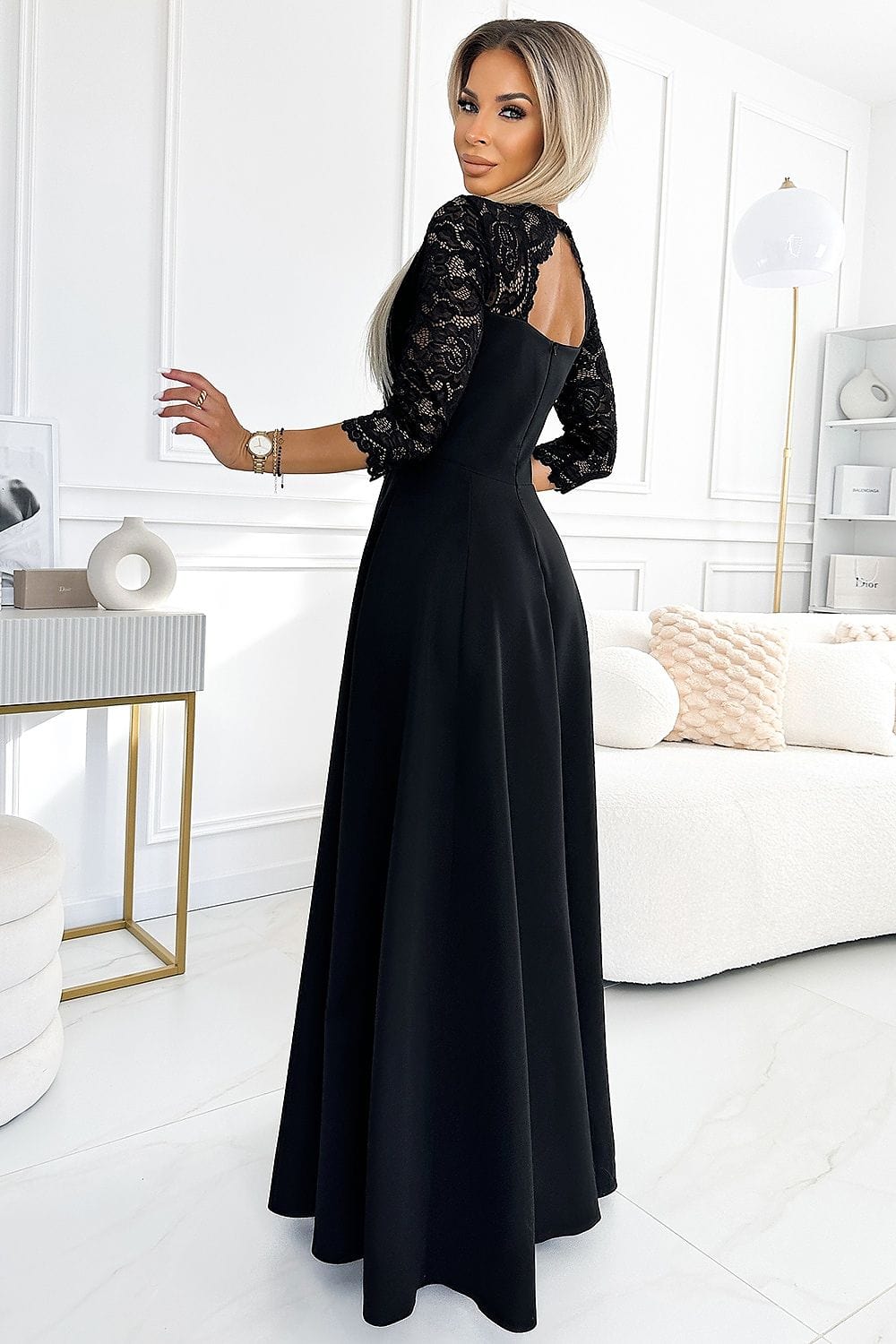 Robe de soirée chic noire longue en dentelle manches trois-quarts élégante pour dîner ou mariage.