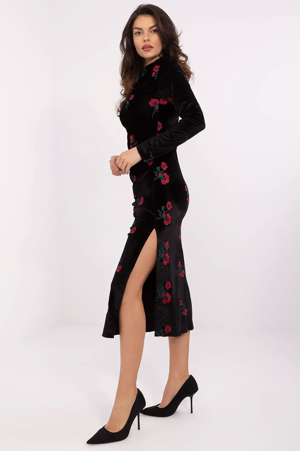 robe midi fleurie manches longues noire pour mariage invité chic en automne ou soirée champêtre