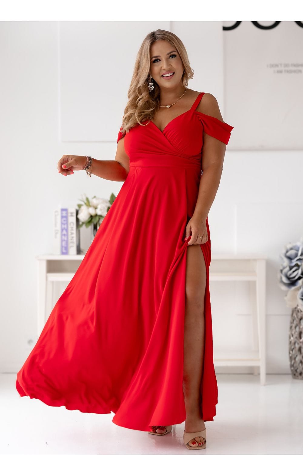 robe de soirée grande taille princesse longue manches courtes chic élégante pour mariage ou gala