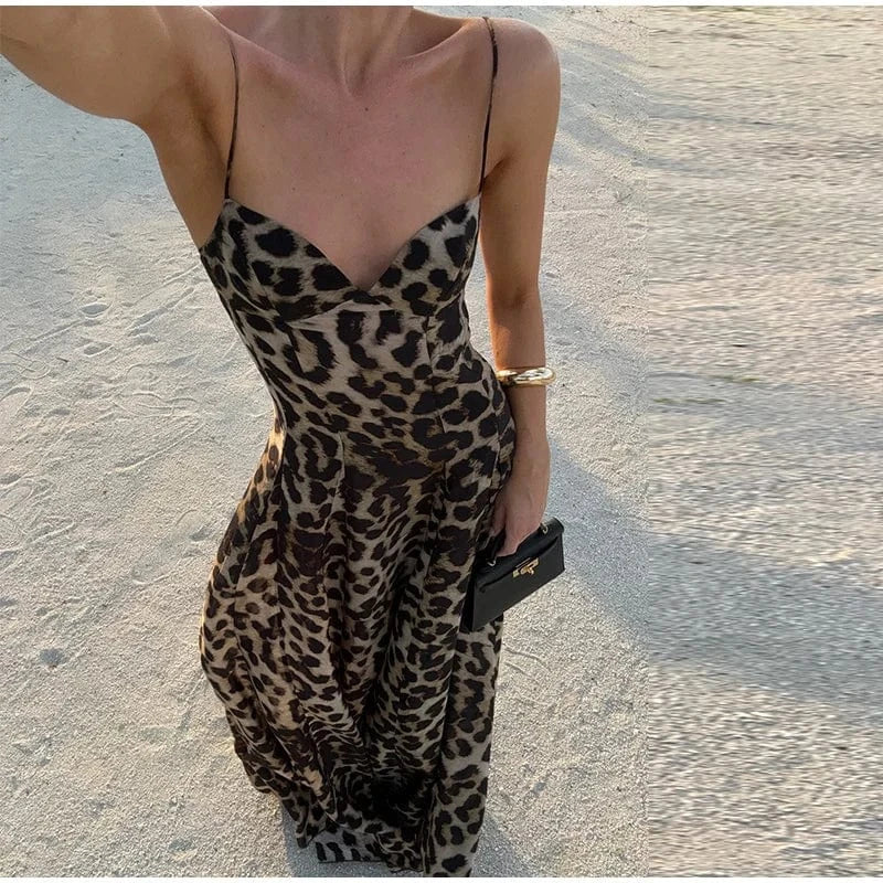 robe de soirée longue moulante imprimé léopard pour soirée chic ou événement cocktail élégant