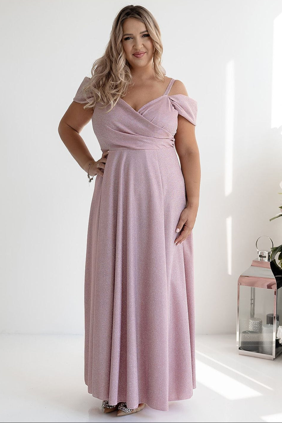 robe de soirée paillette longue fendue pour gala chic avec fente élégante et manches longues
