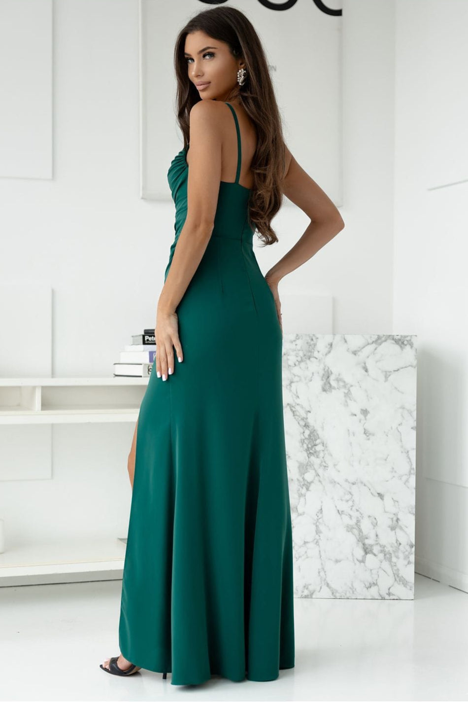 robe longue fendue soirée chic élégante noire manches longues silhouette moulante pour gala