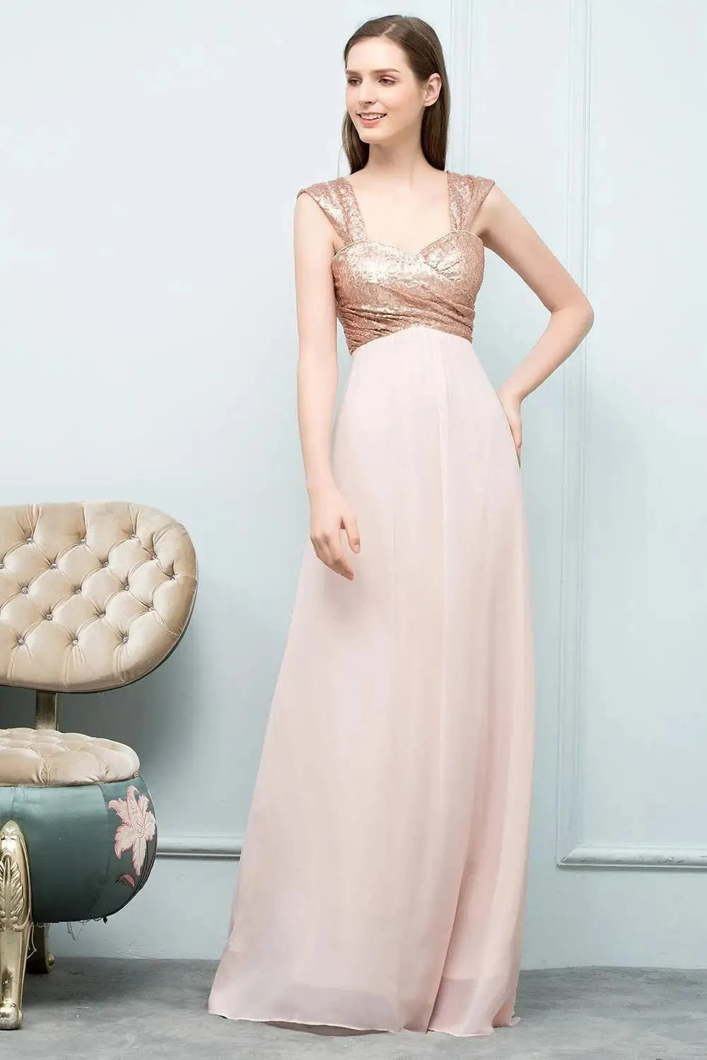 Robe demoiselle d'honneur chic longue rose poudré avec haut en sequins dorés, sans manches