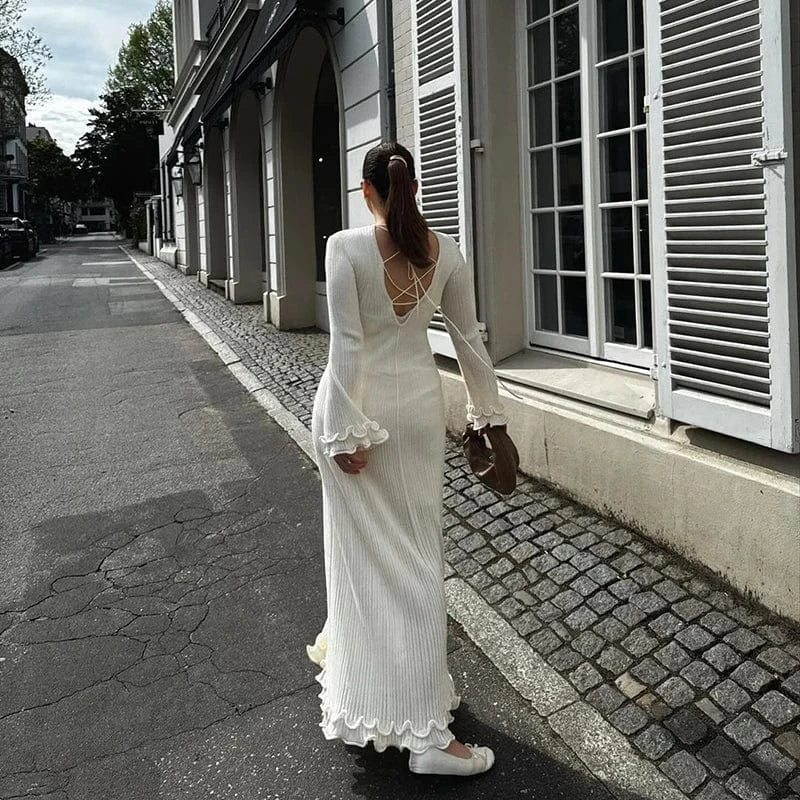 robe blanche chic longue manches longues pour soirée élégante ou mariage invité en hiver