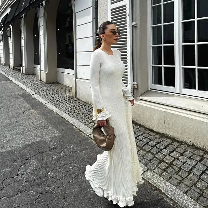 robe blanche chic longue manches longues idéale pour soirée élégante ou cérémonie en hiver