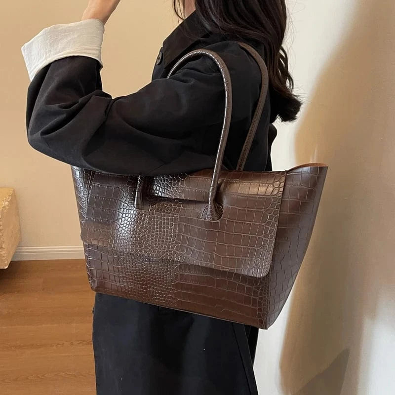 sac à main marron effet crocodile chic parfait pour mariage invité ou soirée vintage élégante