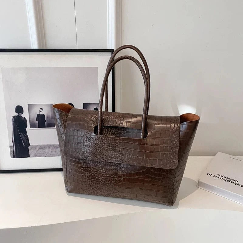 sac à main marron croco élégant pour soirée chic ou mariage, accessoire femme tendance et habillé